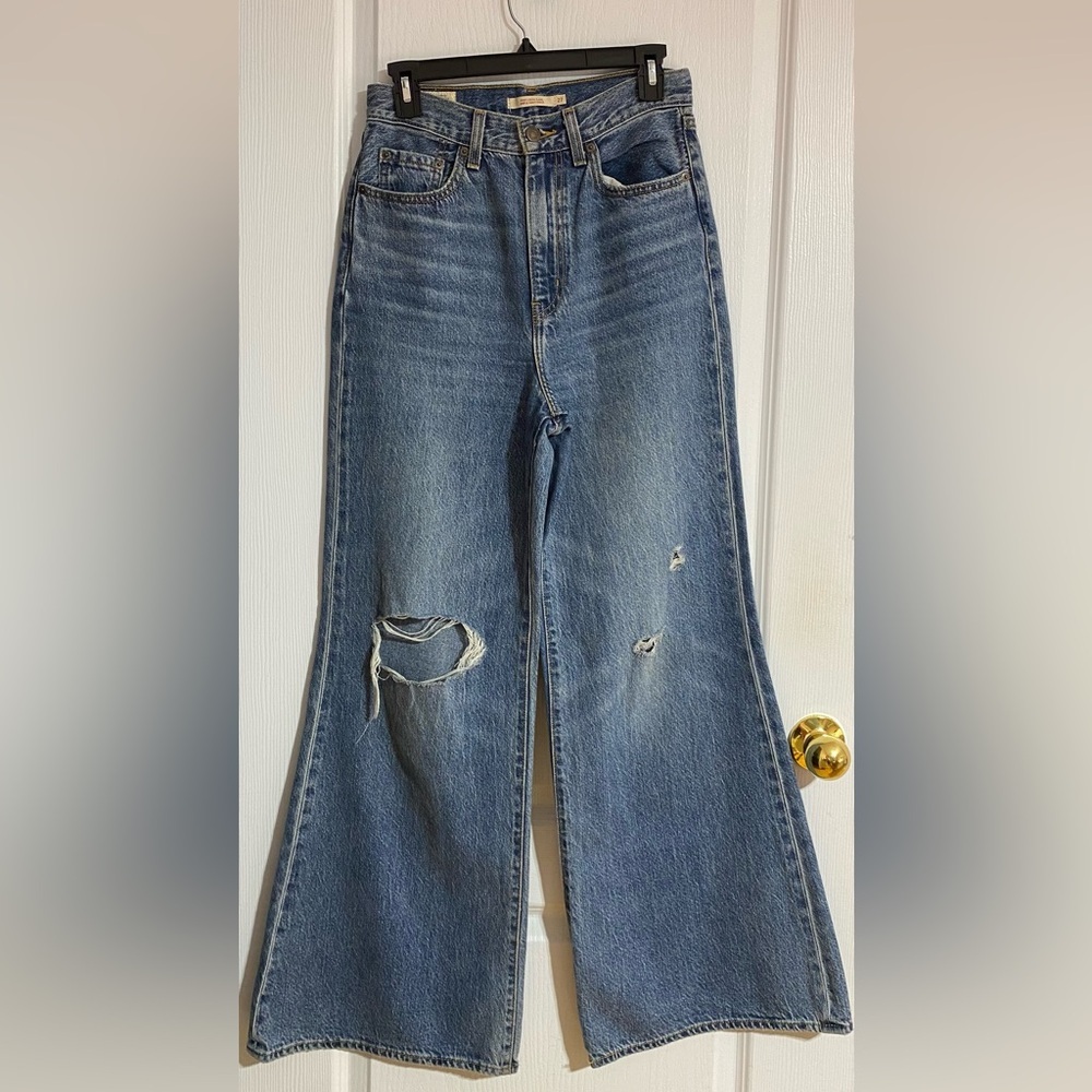 NWOT Levi’s High Loose Flare Ripped Distressed Ultra High Rise Jeans Size 27 - Picture 6 of 16